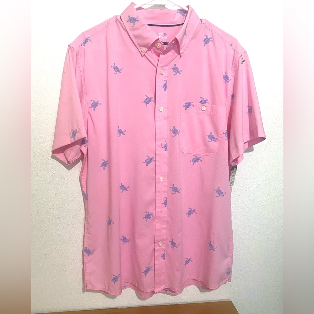 Croft & B men's pink short-sleeve button-down shirt with a sea turtle print.